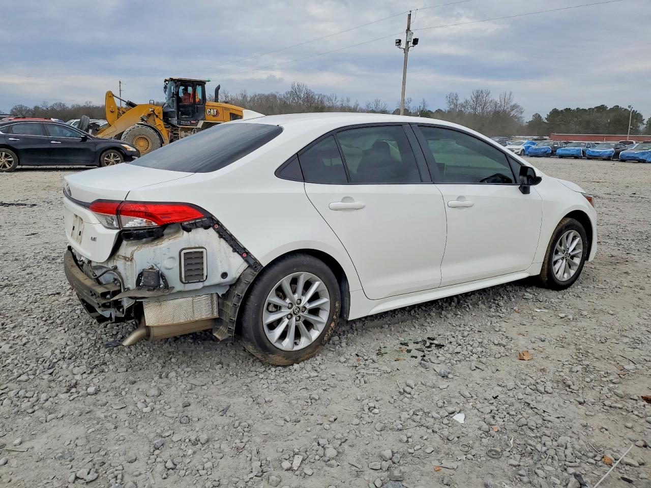 2021 TOYOTA COROLLA LE photo 3