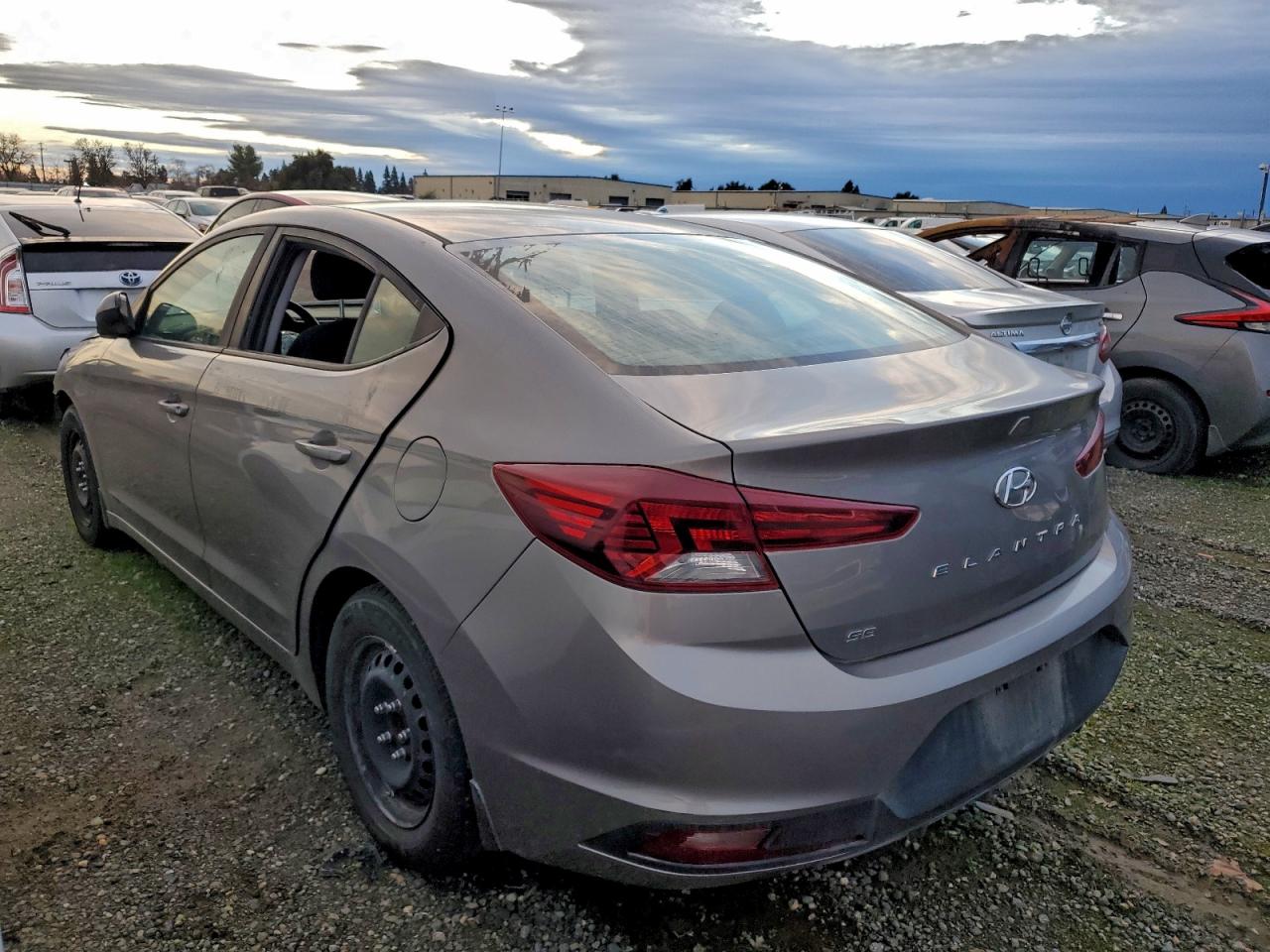 2020 HYUNDAI ELANTRA SE photo 2