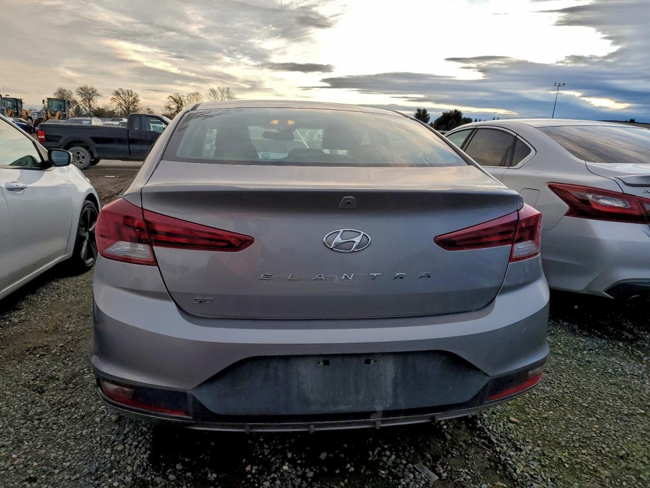 2020 HYUNDAI ELANTRA SE photo 6