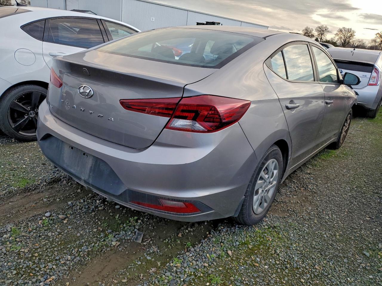2020 HYUNDAI ELANTRA SE photo 3