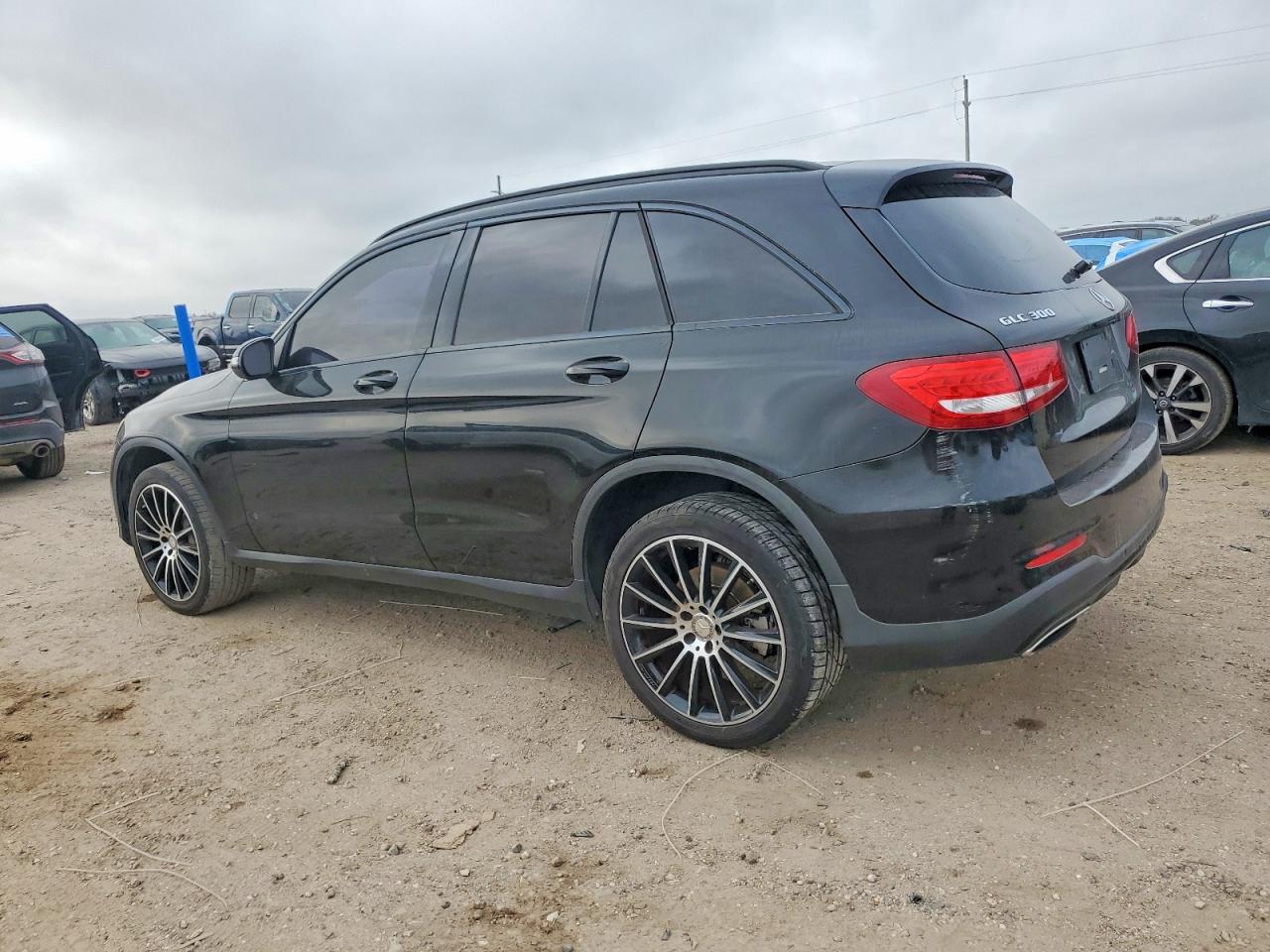 2016 MERCEDES-BENZ GLC 300 photo 3