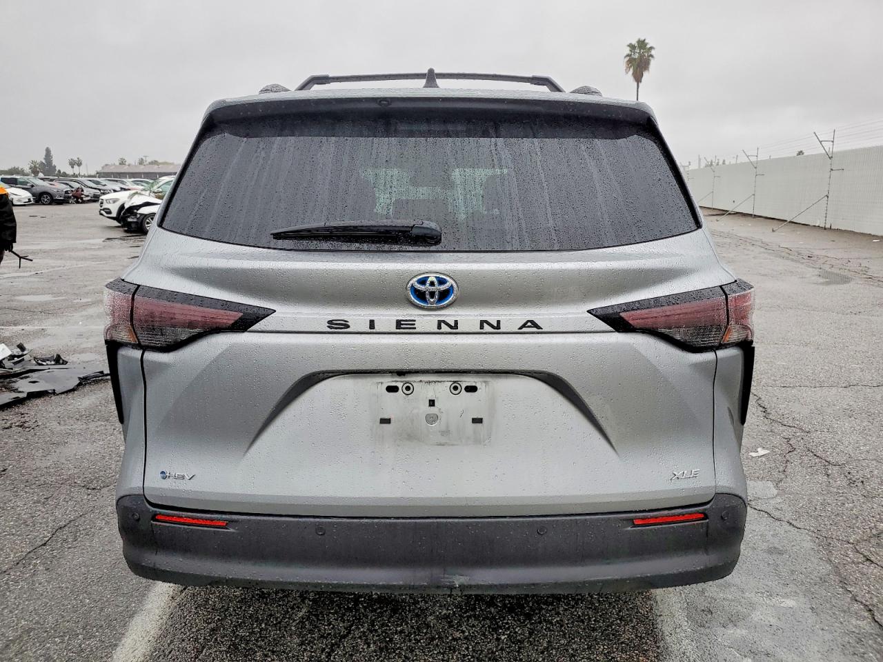 2025 TOYOTA SIENNA XLE photo 6