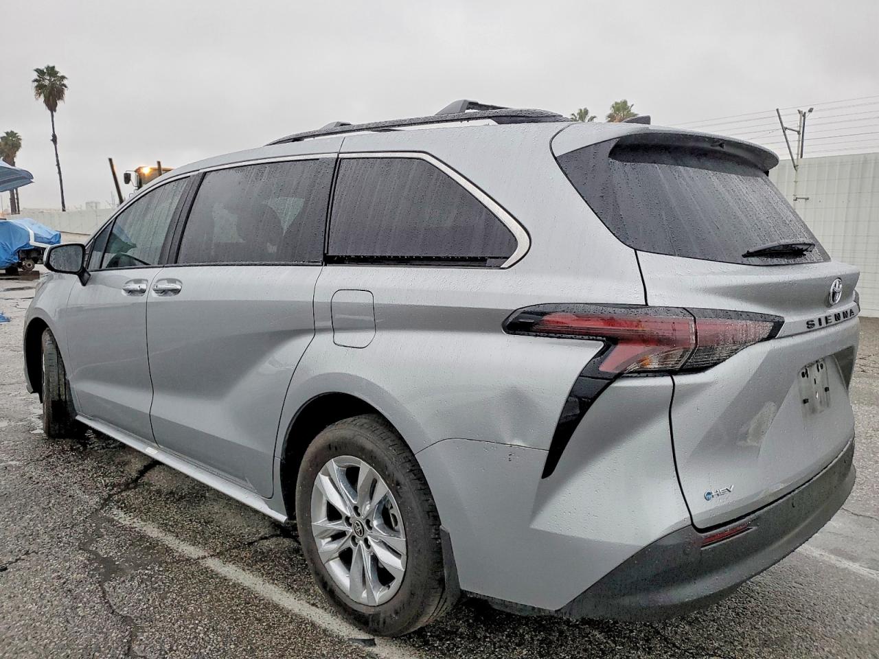 2025 TOYOTA SIENNA XLE photo 2
