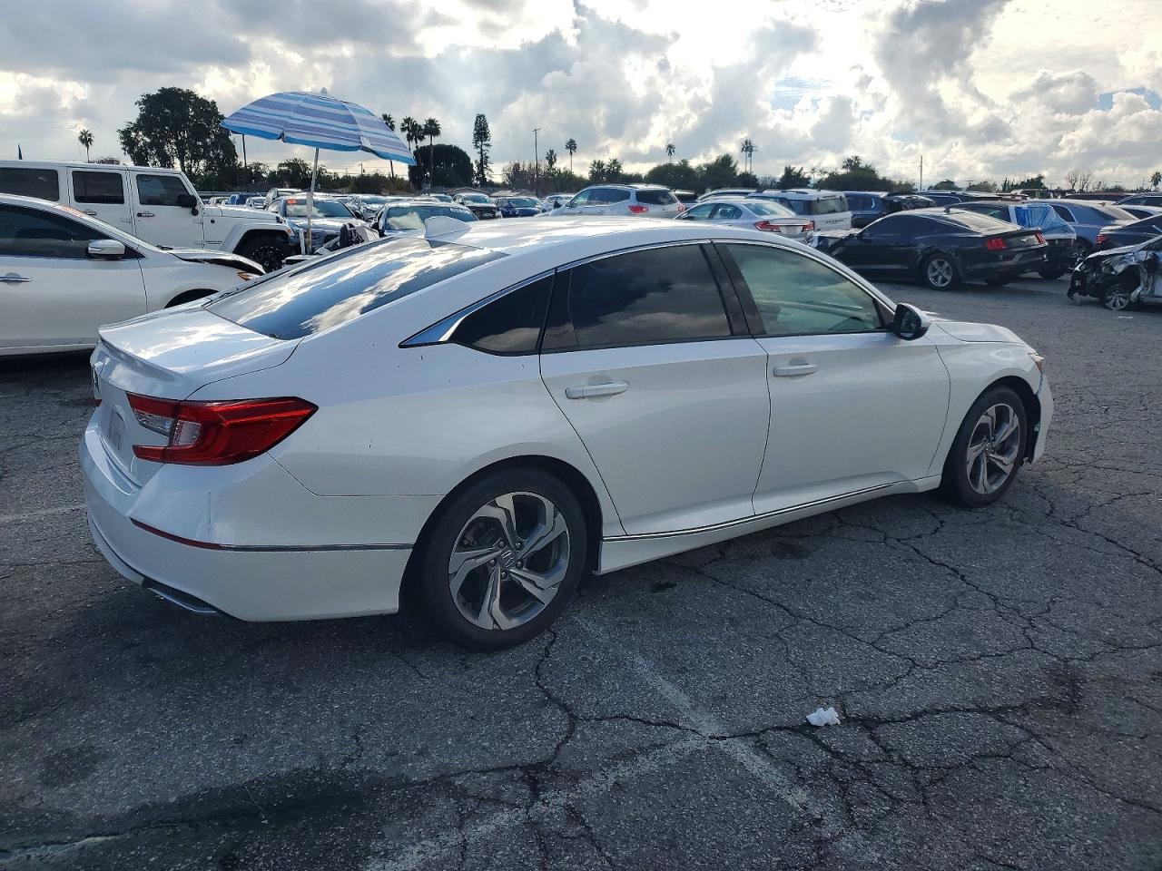 2018 HONDA ACCORD EXL photo 3
