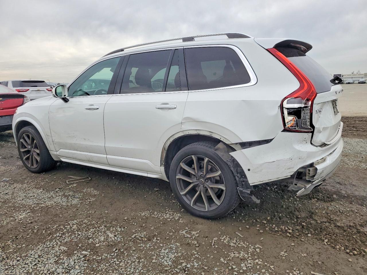 2017 VOLVO XC90 T6 photo 2