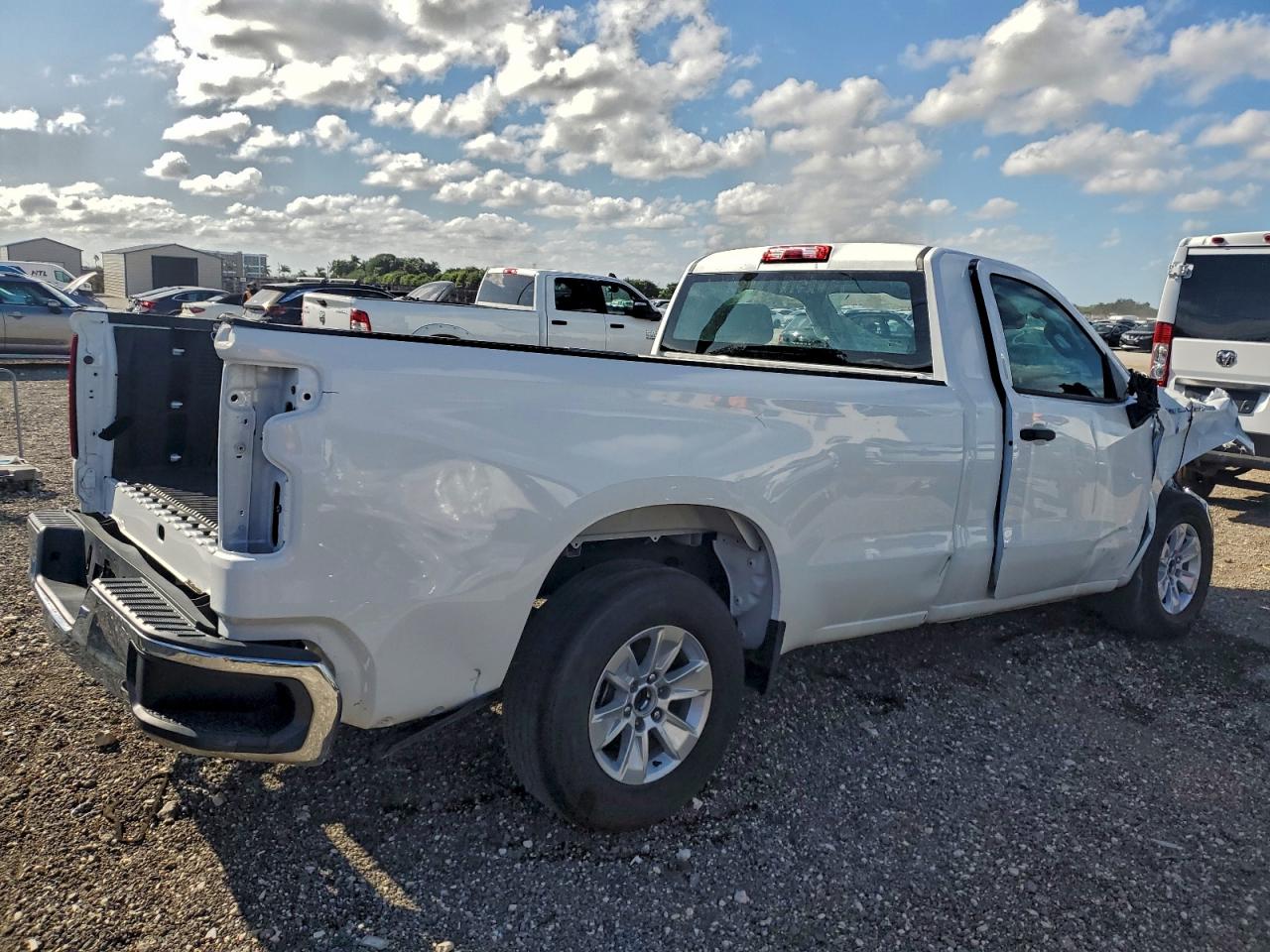 2023 CHEVROLET SILVERADO C1500 photo 3