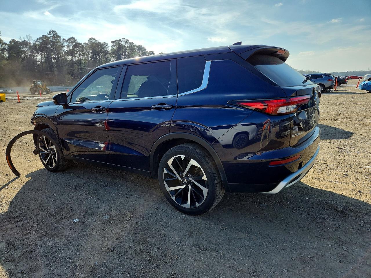 2024 MITSUBISHI OUTLANDER SE photo 2