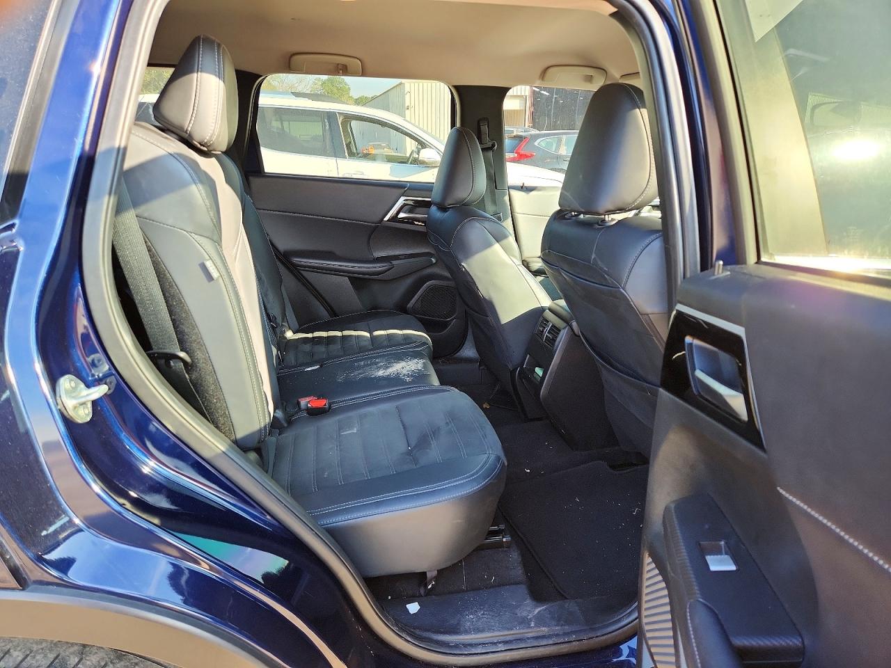 2024 MITSUBISHI OUTLANDER SE photo 11