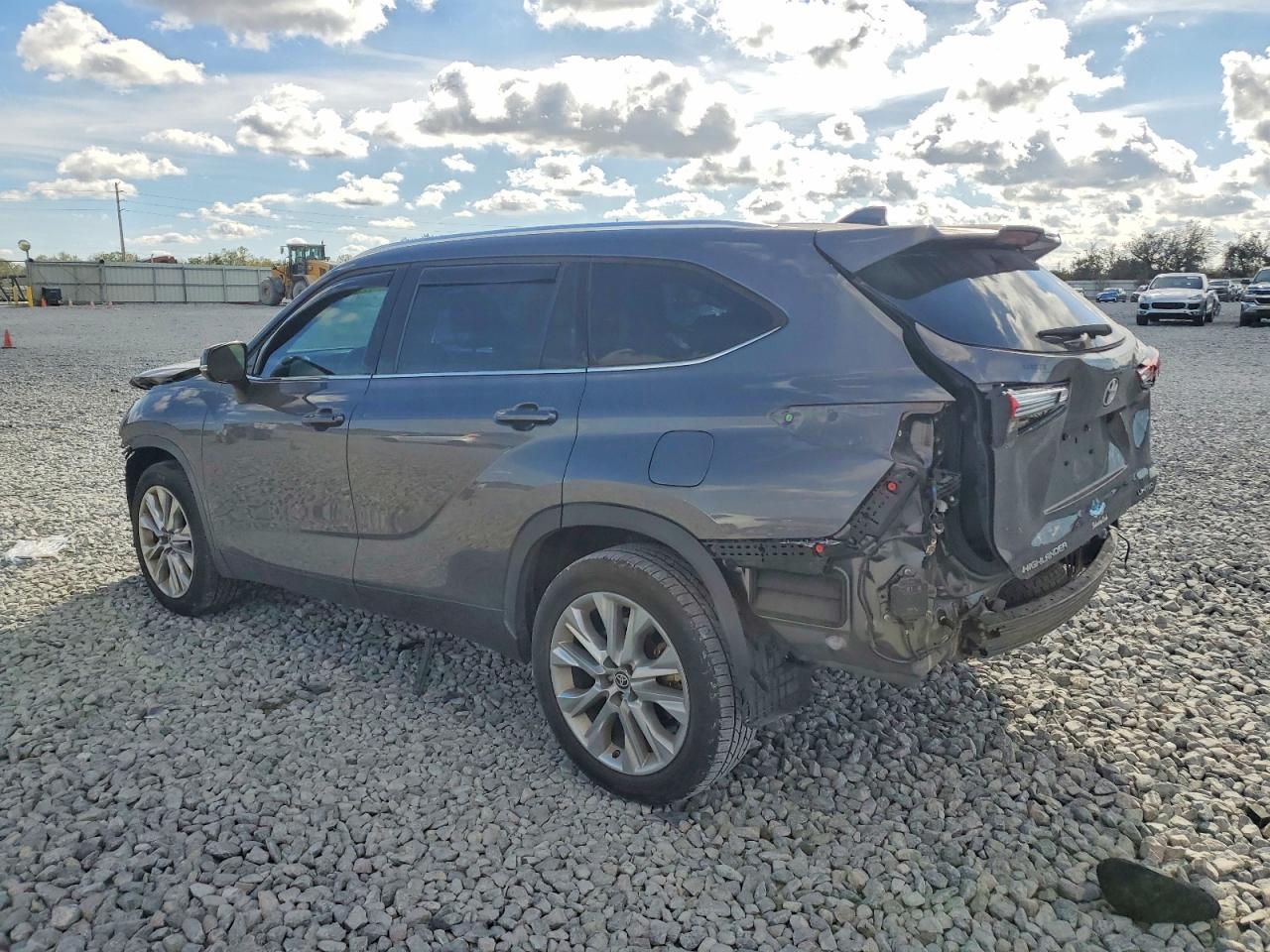 2021 TOYOTA HIGHLANDER LIMITED photo 4