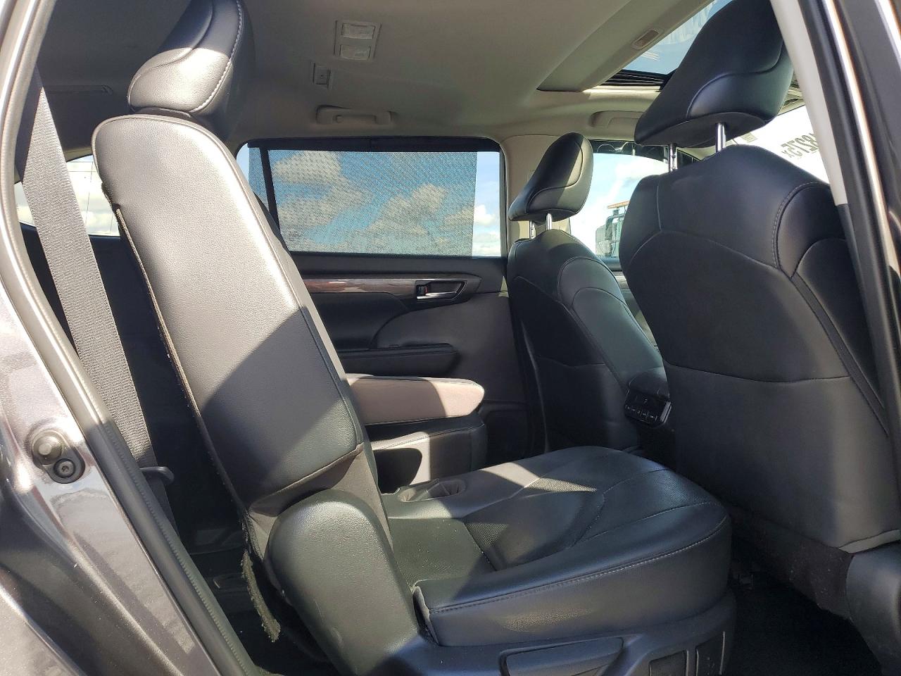 2021 TOYOTA HIGHLANDER LIMITED photo 28