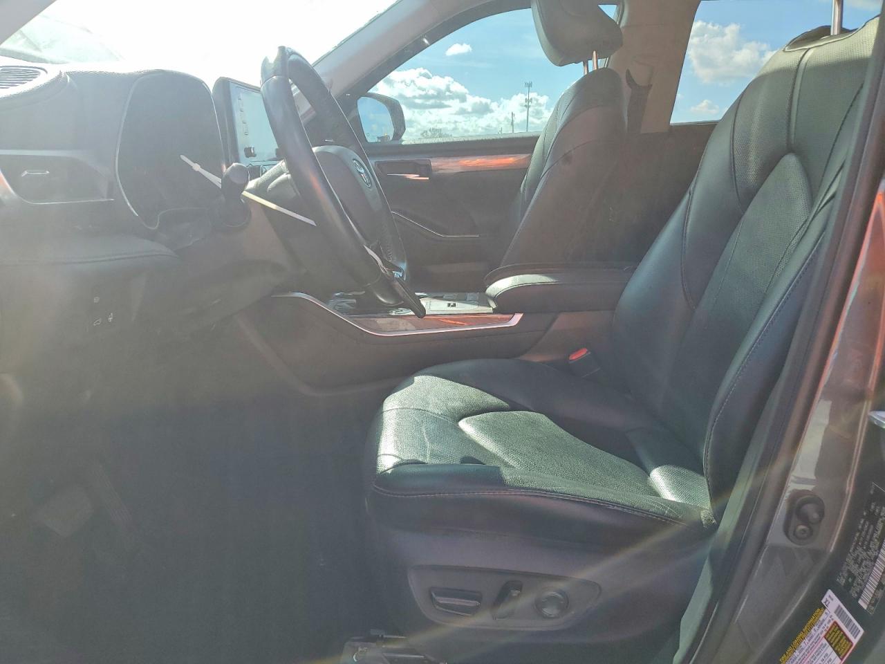 2021 TOYOTA HIGHLANDER LIMITED photo 19