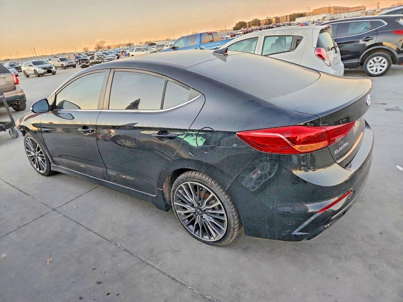 2018 HYUNDAI ELANTRA SPORT photo 2