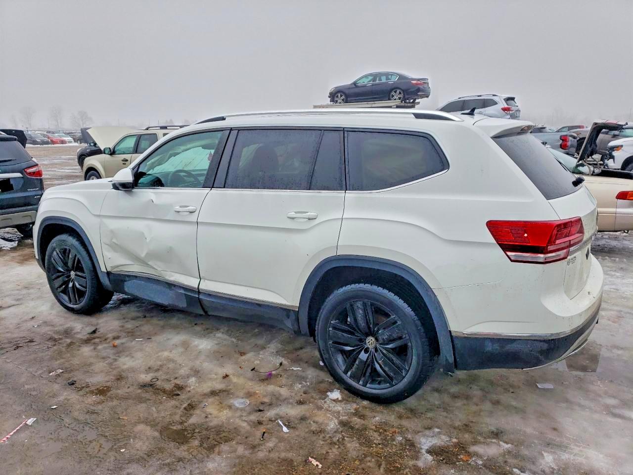 2018 VOLKSWAGEN ATLAS SEL photo 2