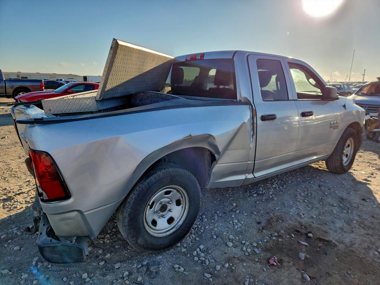2019 RAM 1500 CLASSIC TRADESMAN photo 3