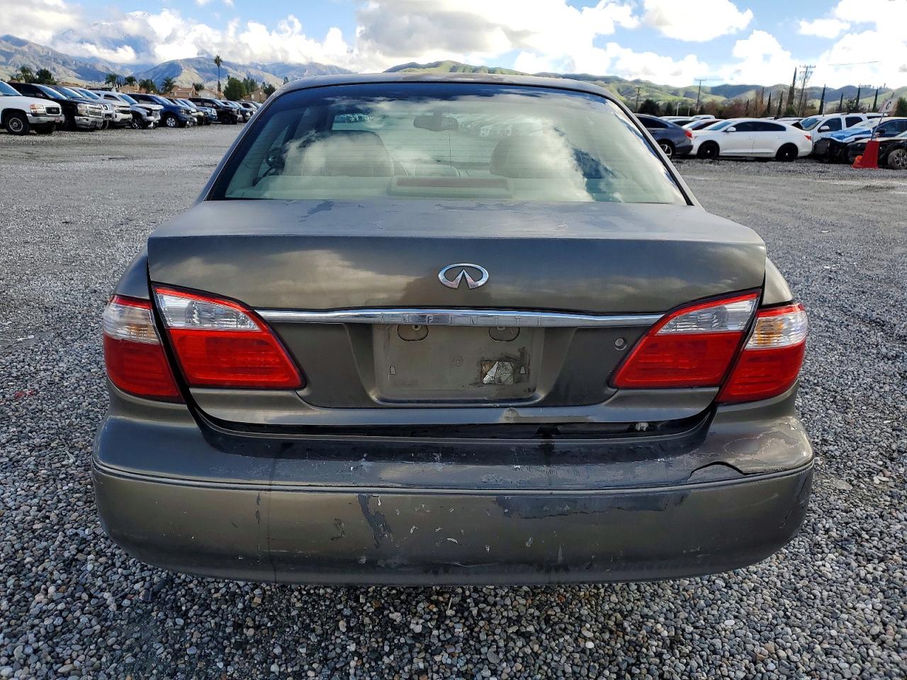 2001 INFINITI I30 photo 6