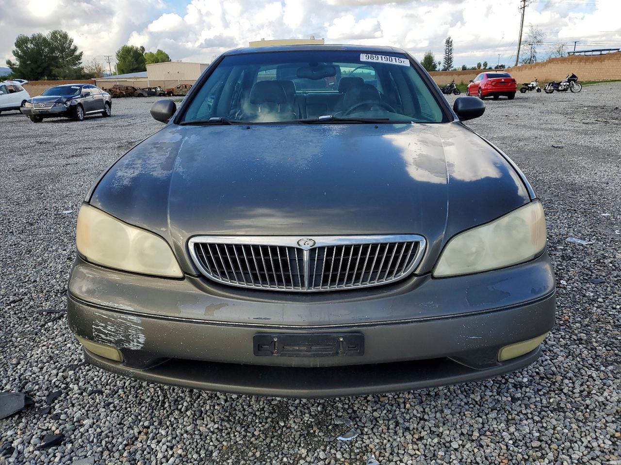 2001 INFINITI I30 photo 5