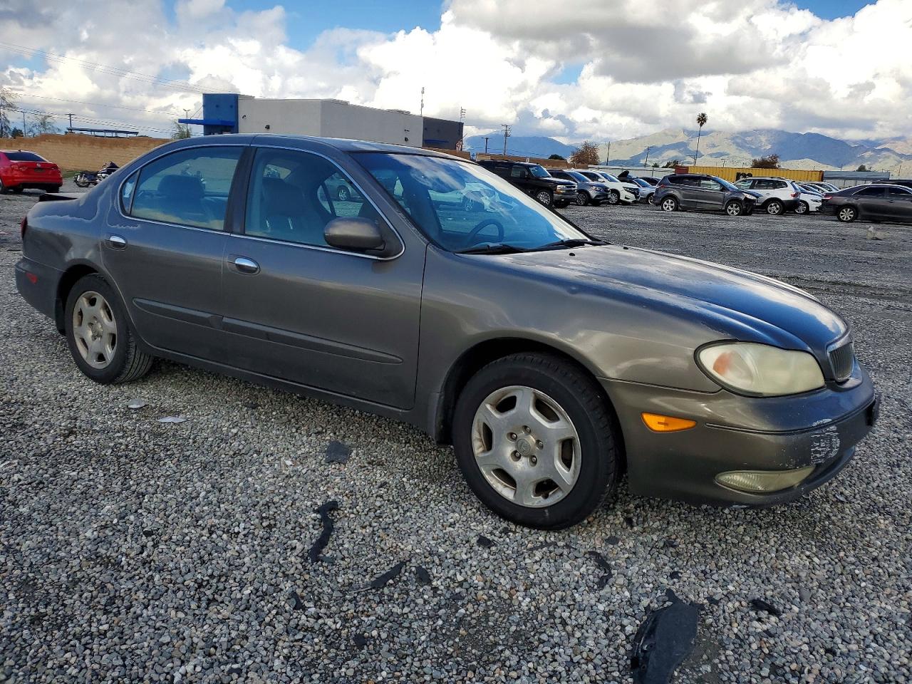 2001 INFINITI I30 photo 4