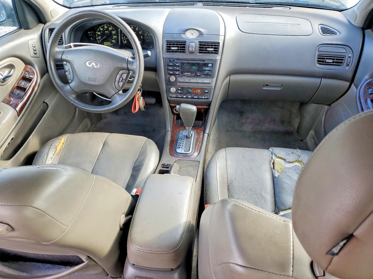 2001 INFINITI I30 photo 8