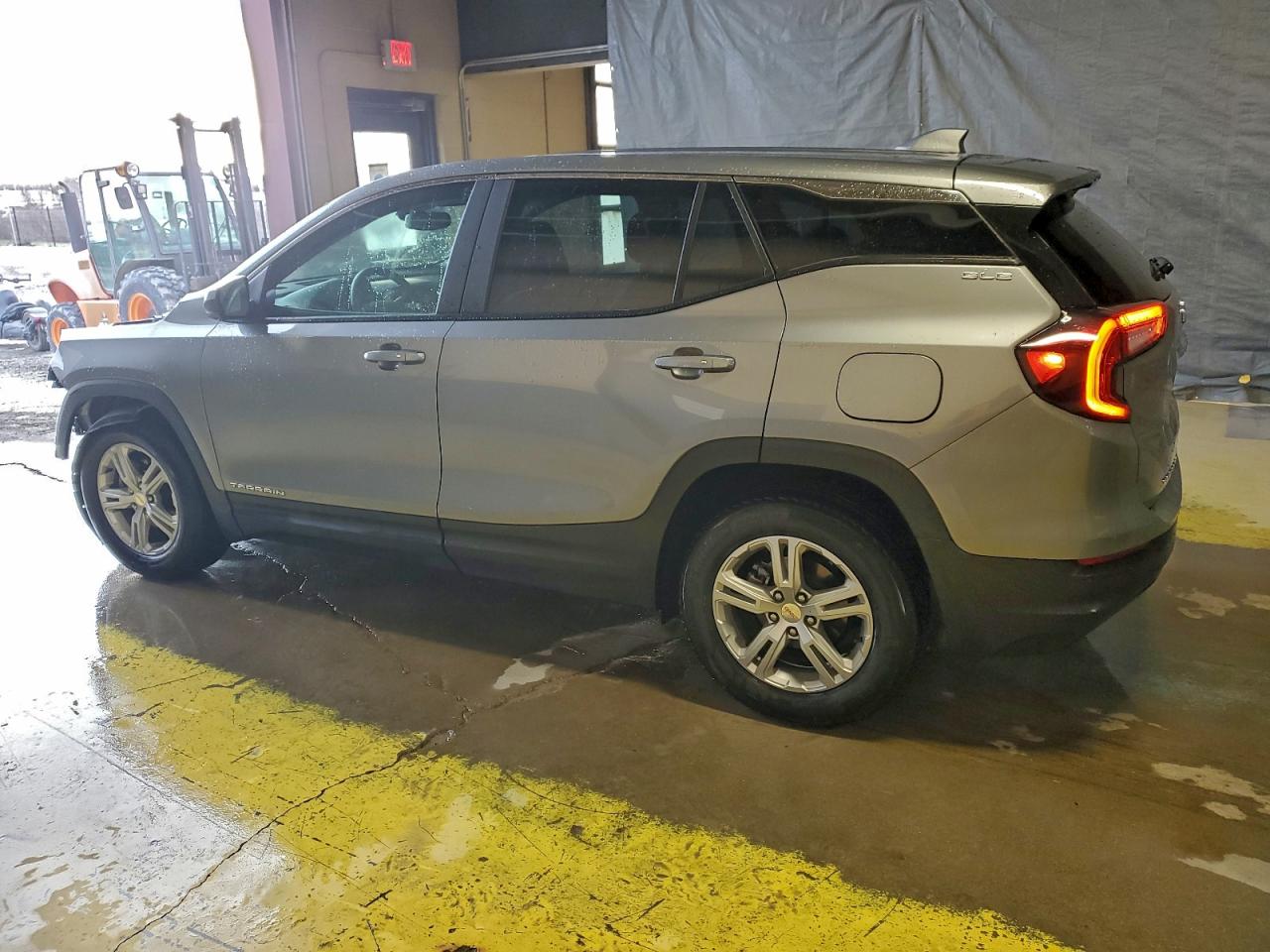 2024 GMC TERRAIN SLE photo 2