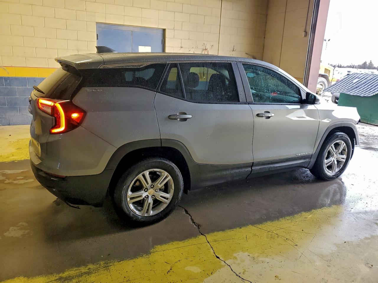 2024 GMC TERRAIN SLE photo 3
