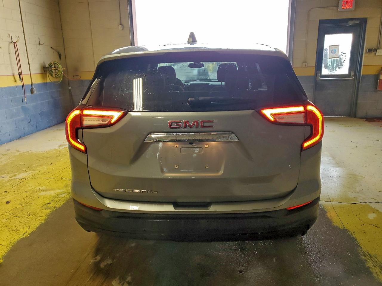 2024 GMC TERRAIN SLE photo 6