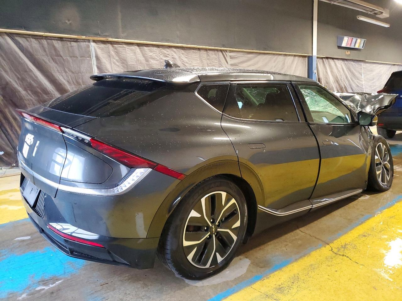 2023 KIA EV6 LIGHT photo 3