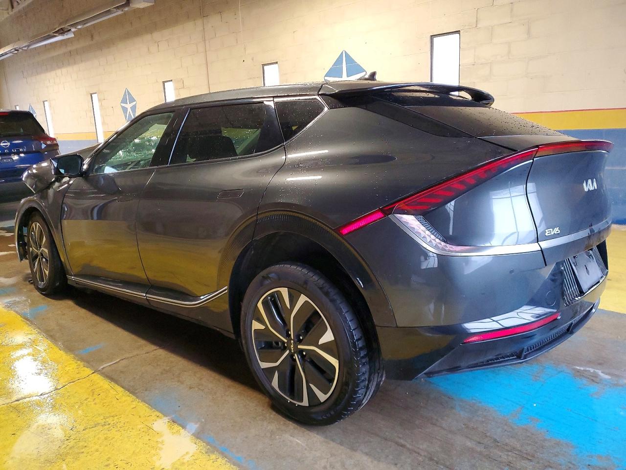 2023 KIA EV6 LIGHT photo 2
