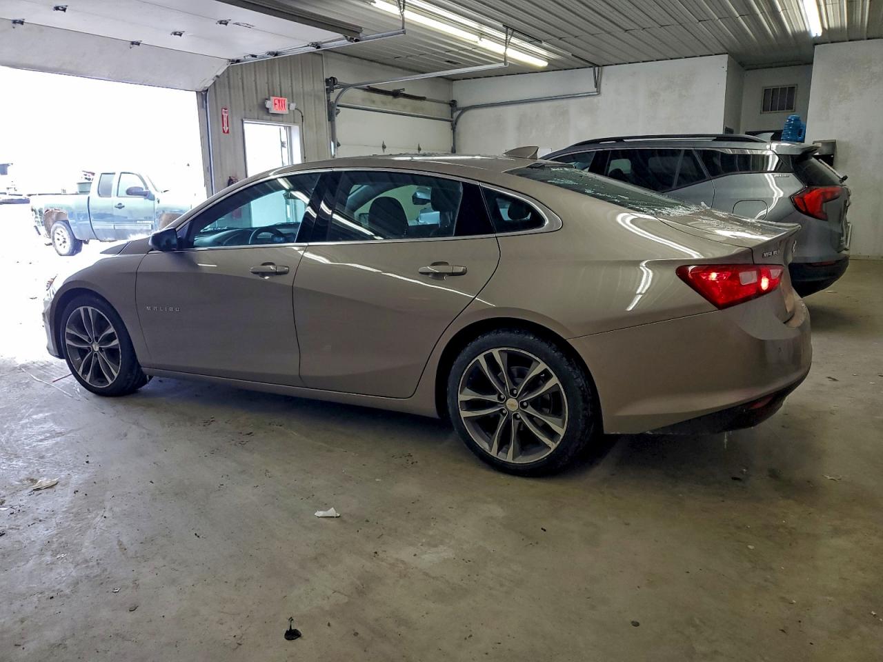 2023 CHEVROLET MALIBU LT photo 2