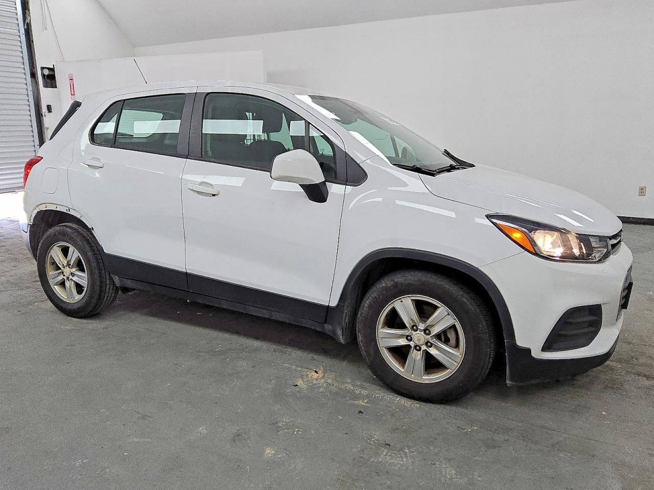 2021 CHEVROLET TRAX LS photo 4