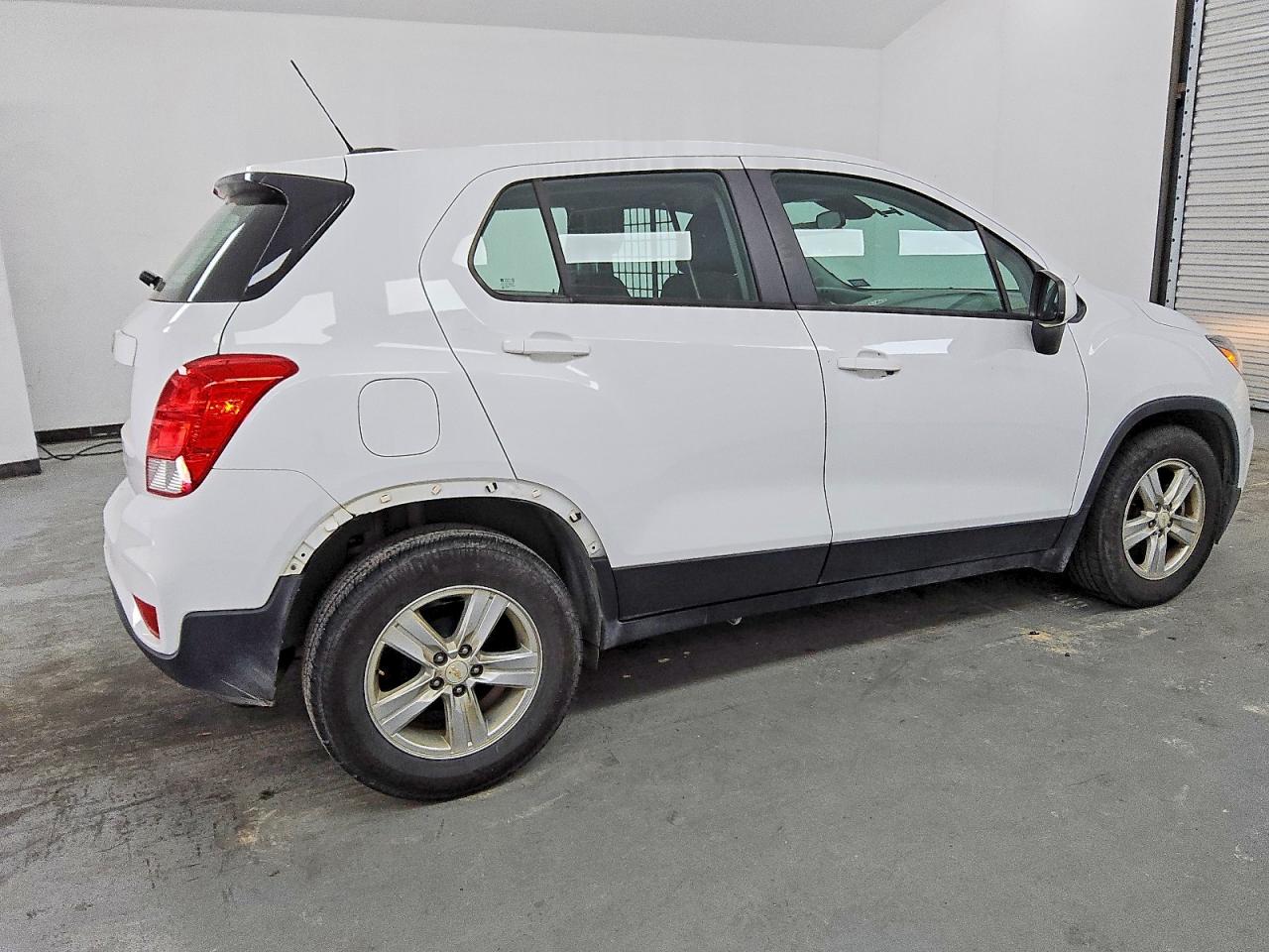 2021 CHEVROLET TRAX LS photo 3