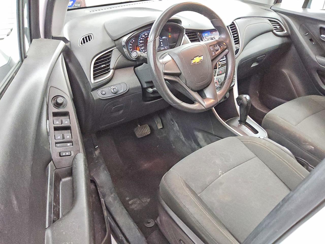 2021 CHEVROLET TRAX LS photo 8