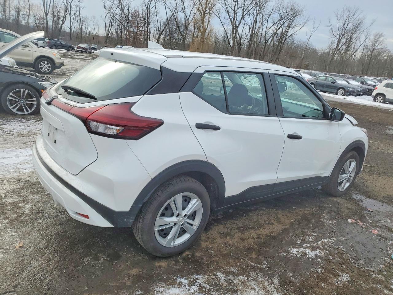 2023 NISSAN KICKS S photo 3
