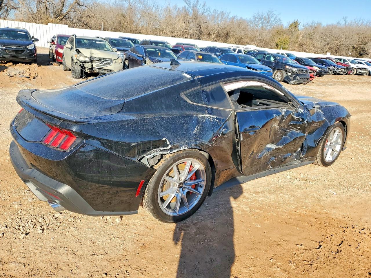 2024 FORD MUSTANG GT photo 3