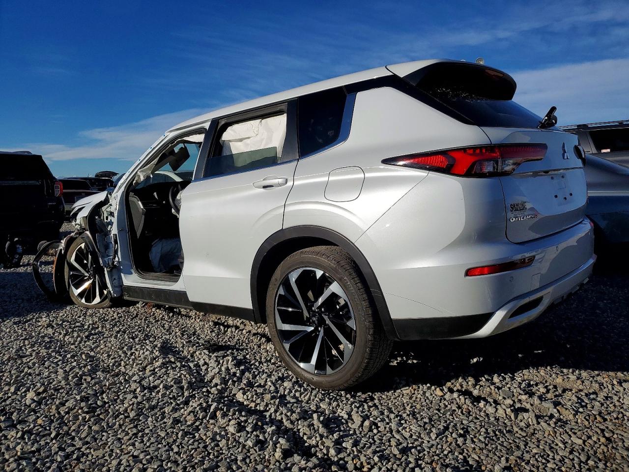 2025 MITSUBISHI OUTLANDER SE photo 2