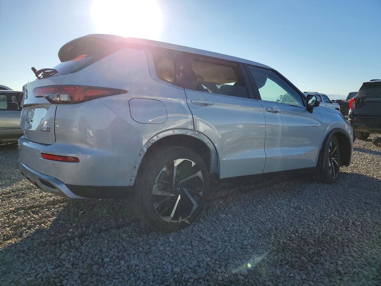 2025 MITSUBISHI OUTLANDER SE photo 3