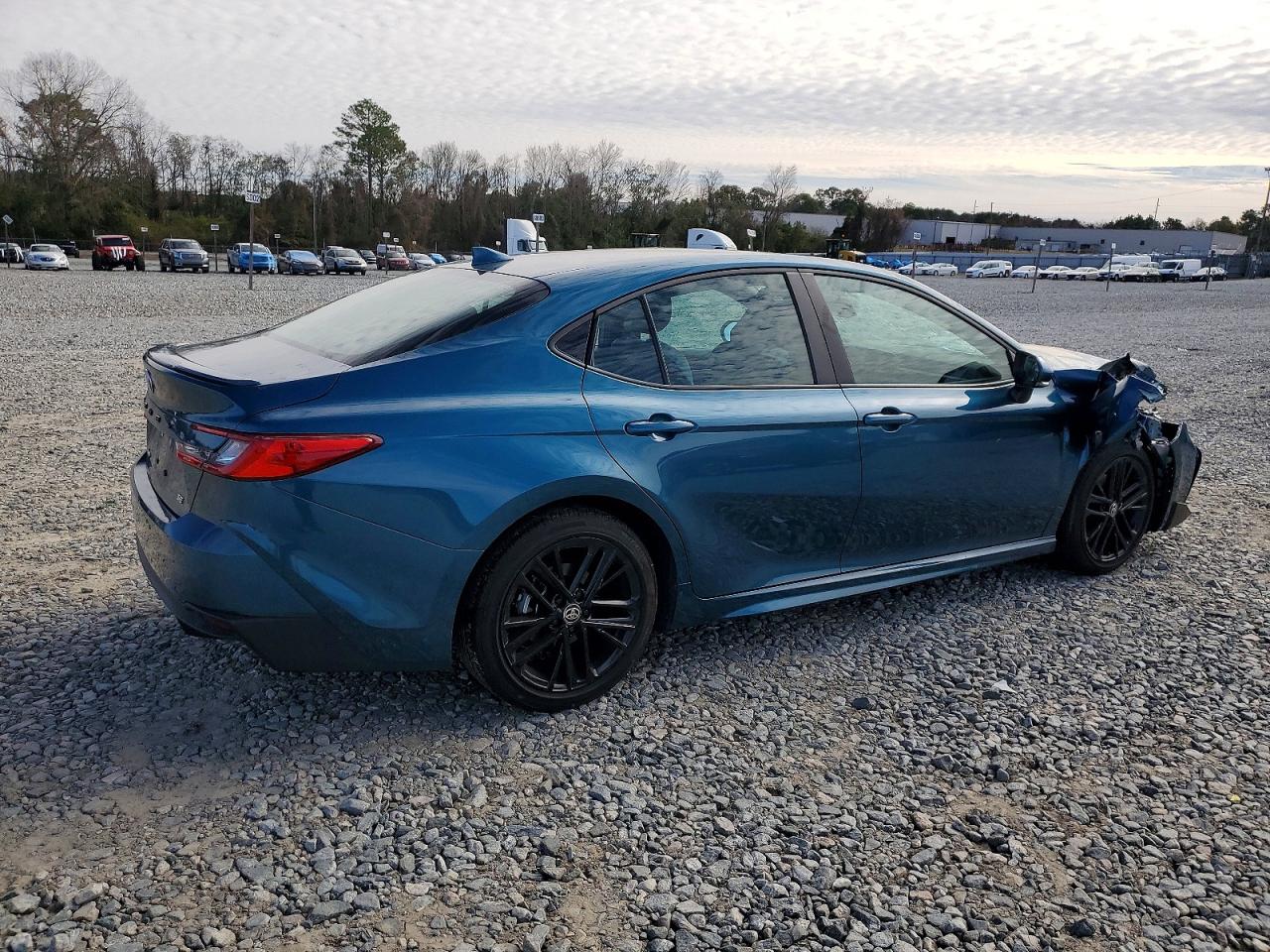 2025 TOYOTA CAMRY XSE photo 3