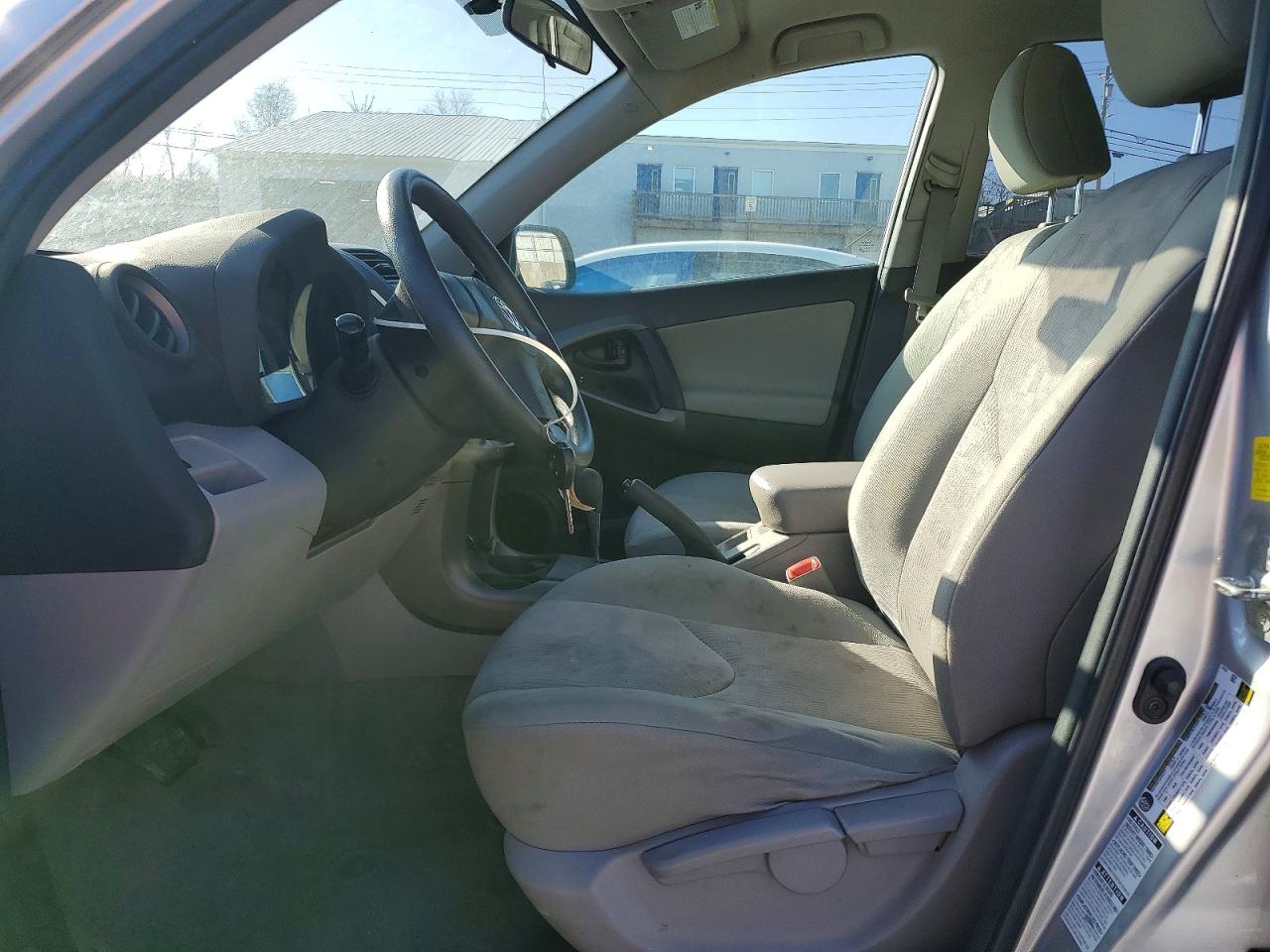 2011 TOYOTA RAV4 photo 7