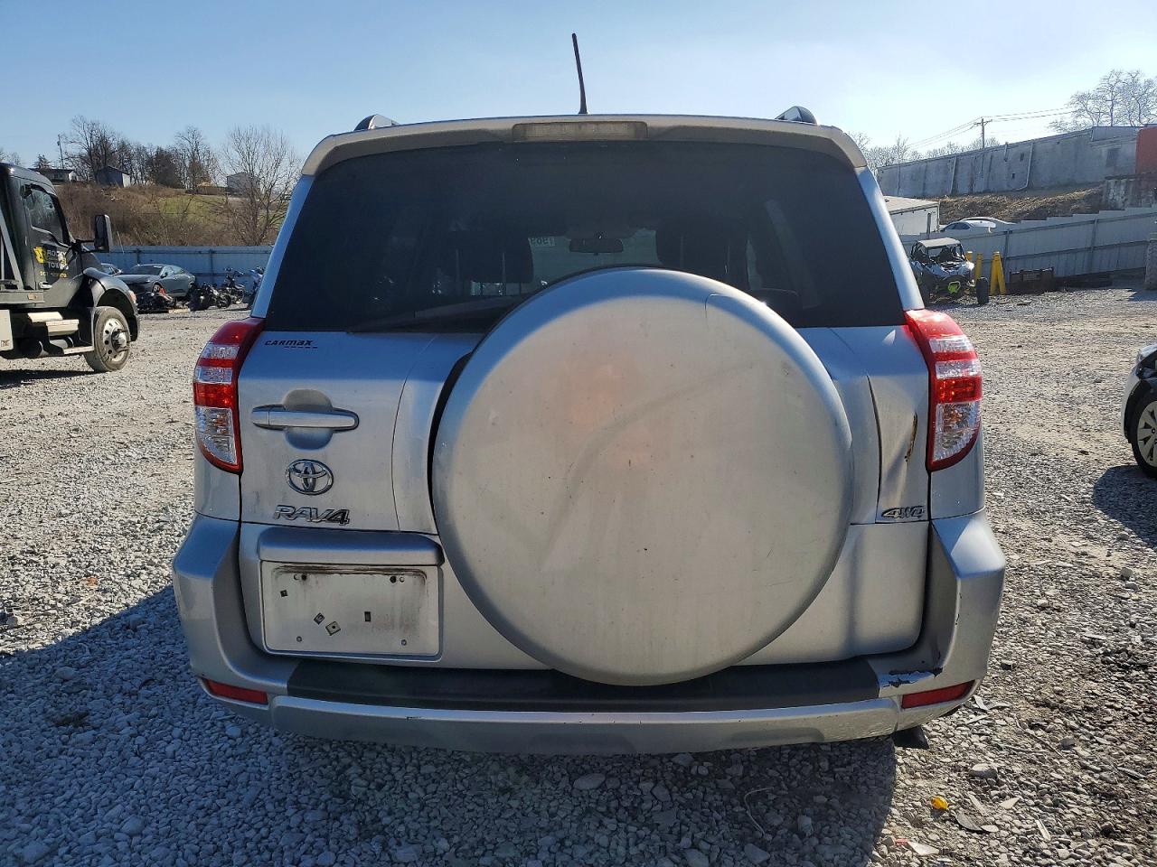 2011 TOYOTA RAV4 photo 6