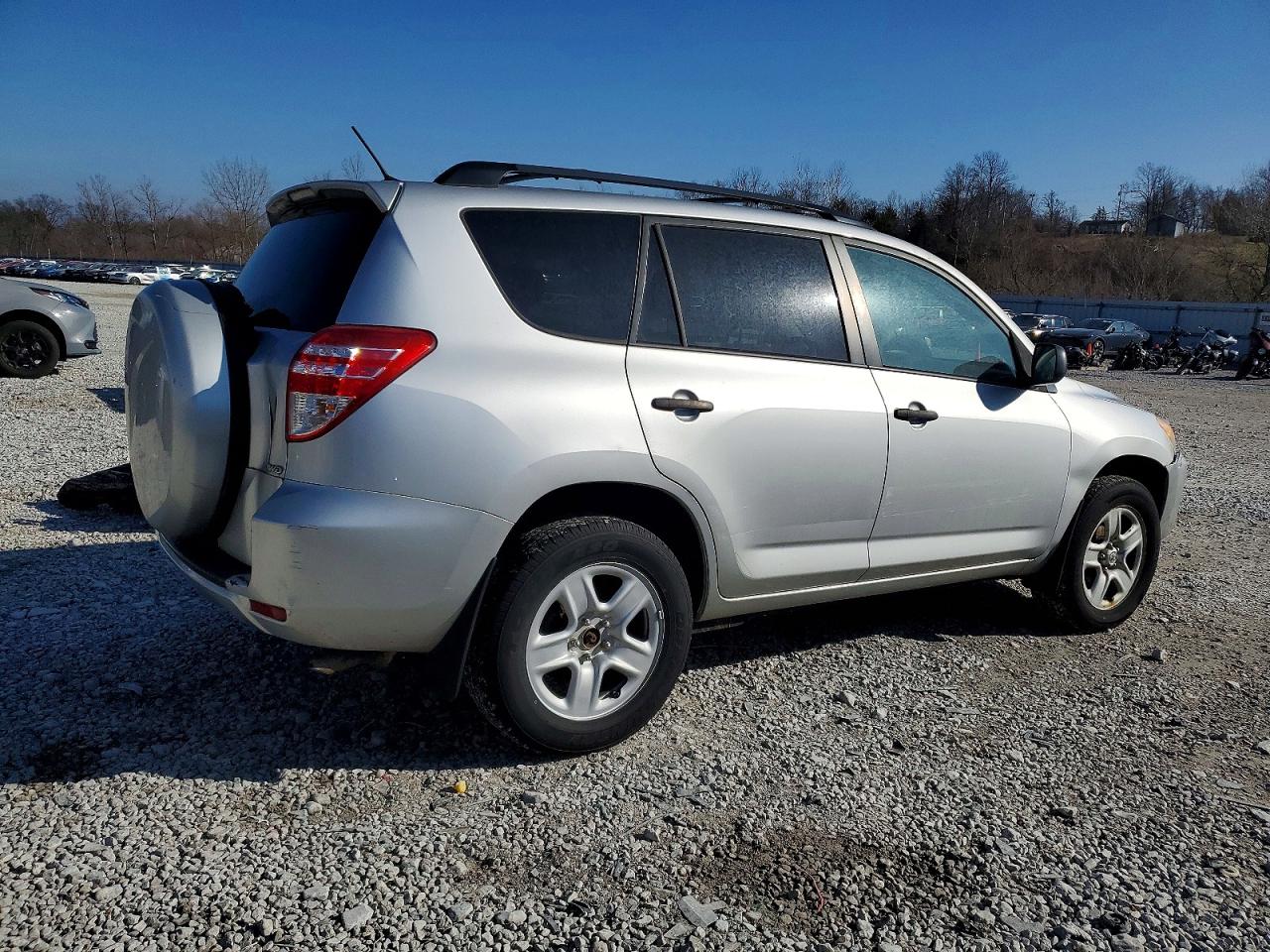 2011 TOYOTA RAV4 photo 3