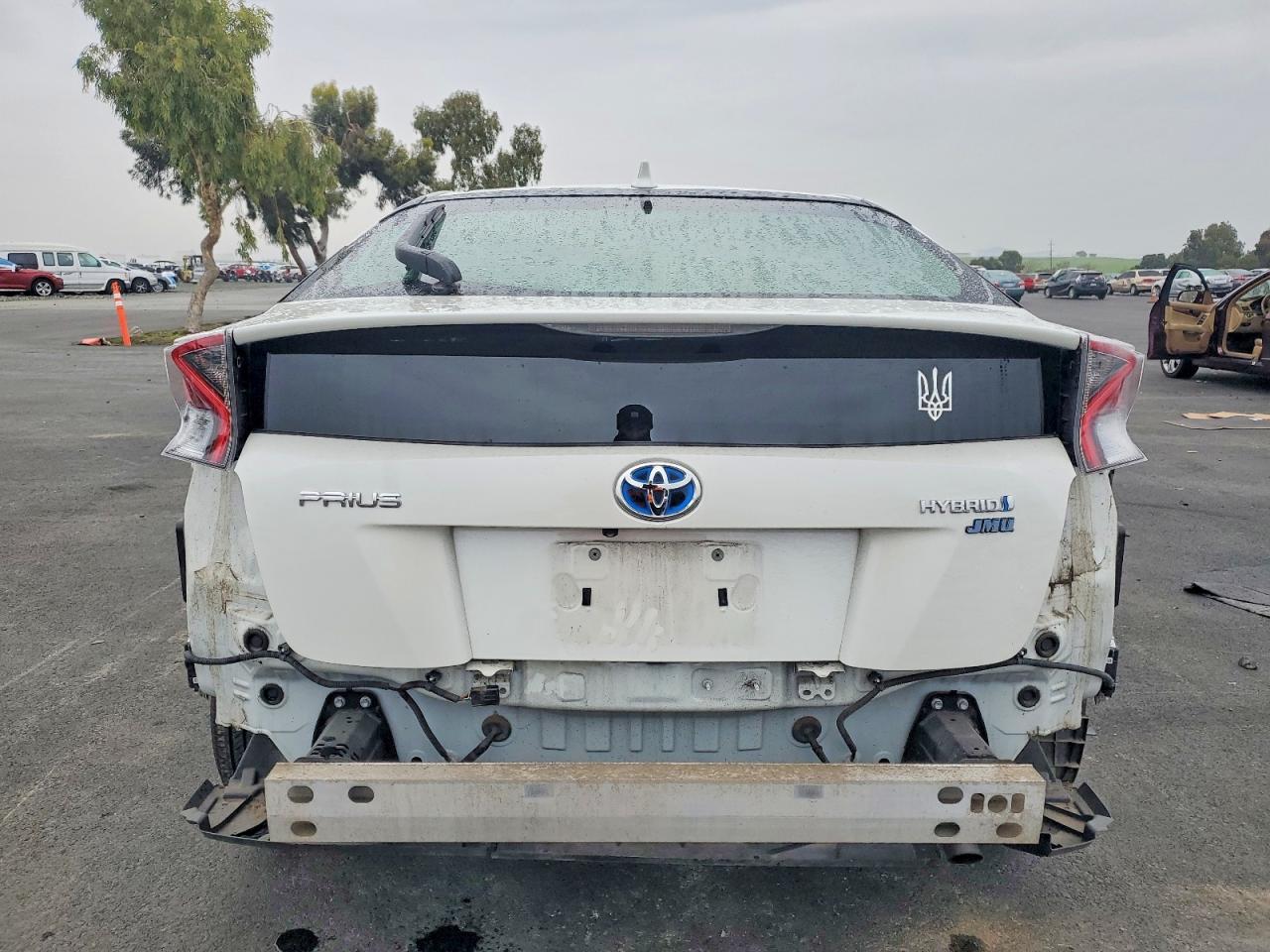 2018 TOYOTA PRIUS photo 6