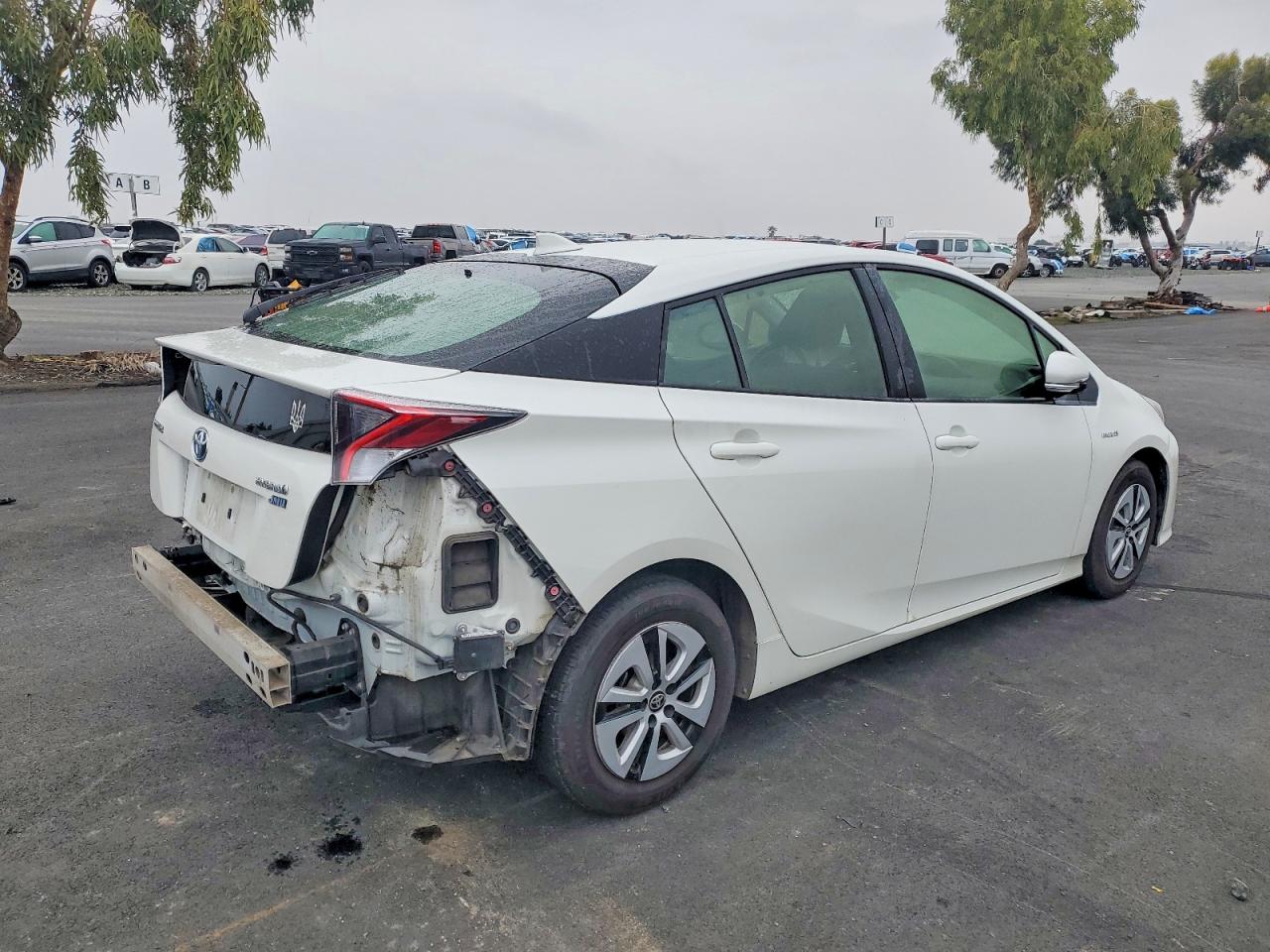 2018 TOYOTA PRIUS photo 3