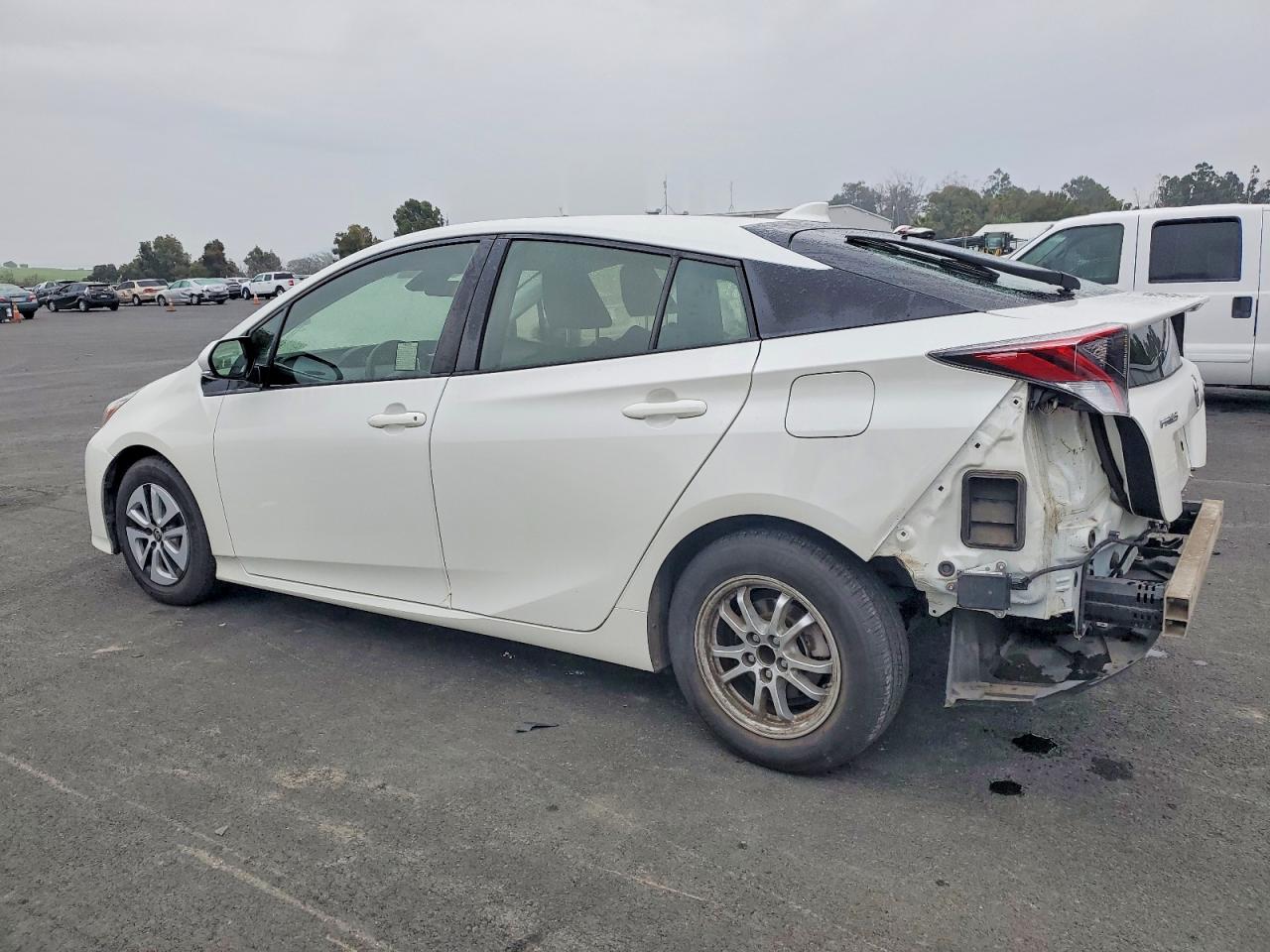 2018 TOYOTA PRIUS photo 2