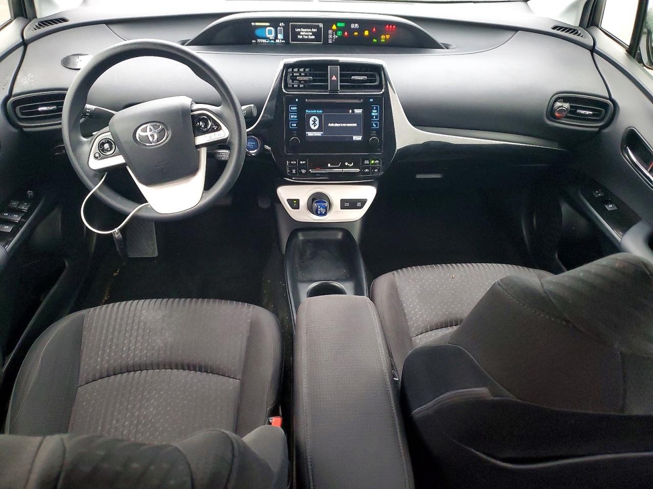 2018 TOYOTA PRIUS photo 8
