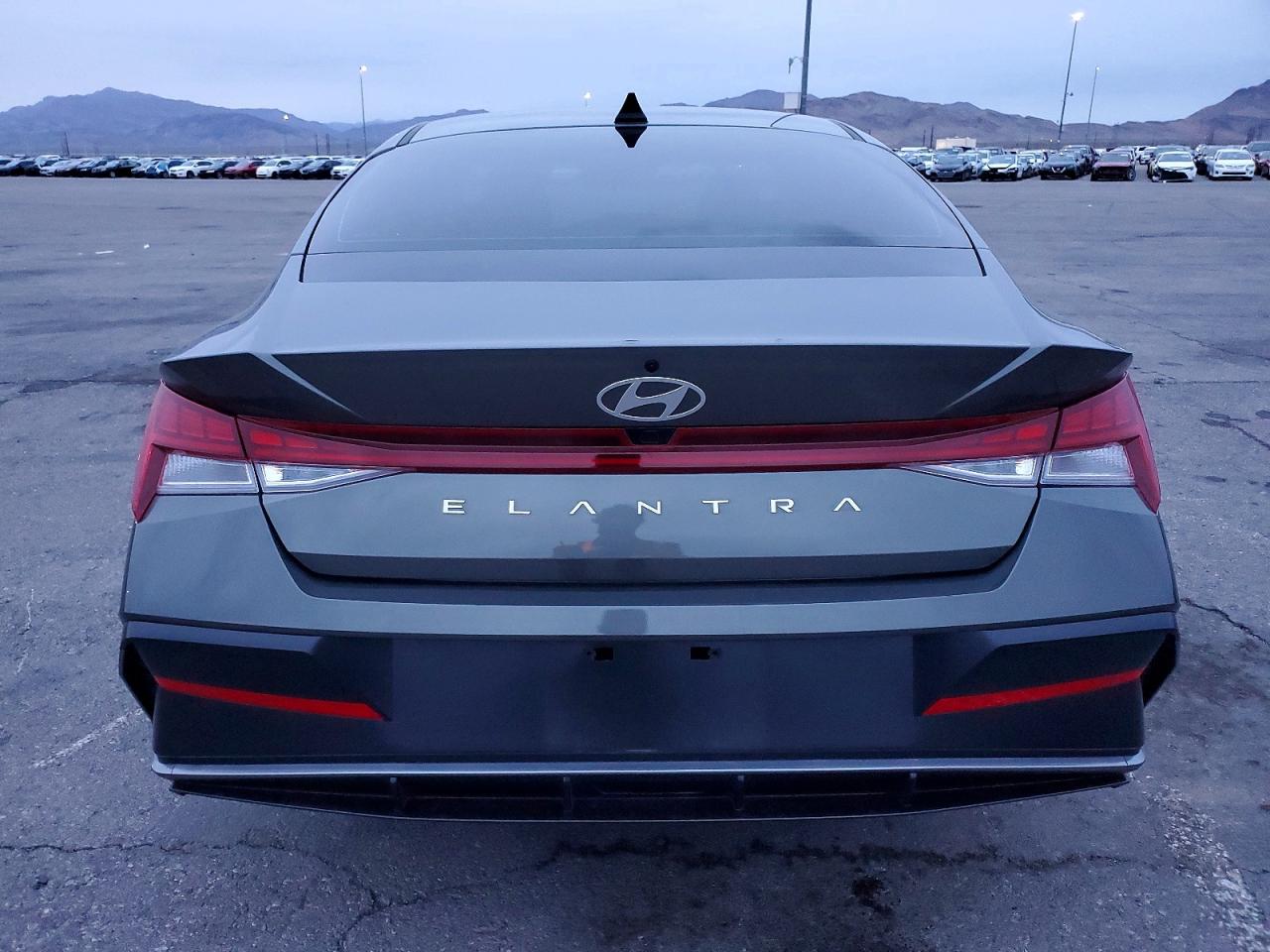 2025 HYUNDAI ELANTRA photo 6