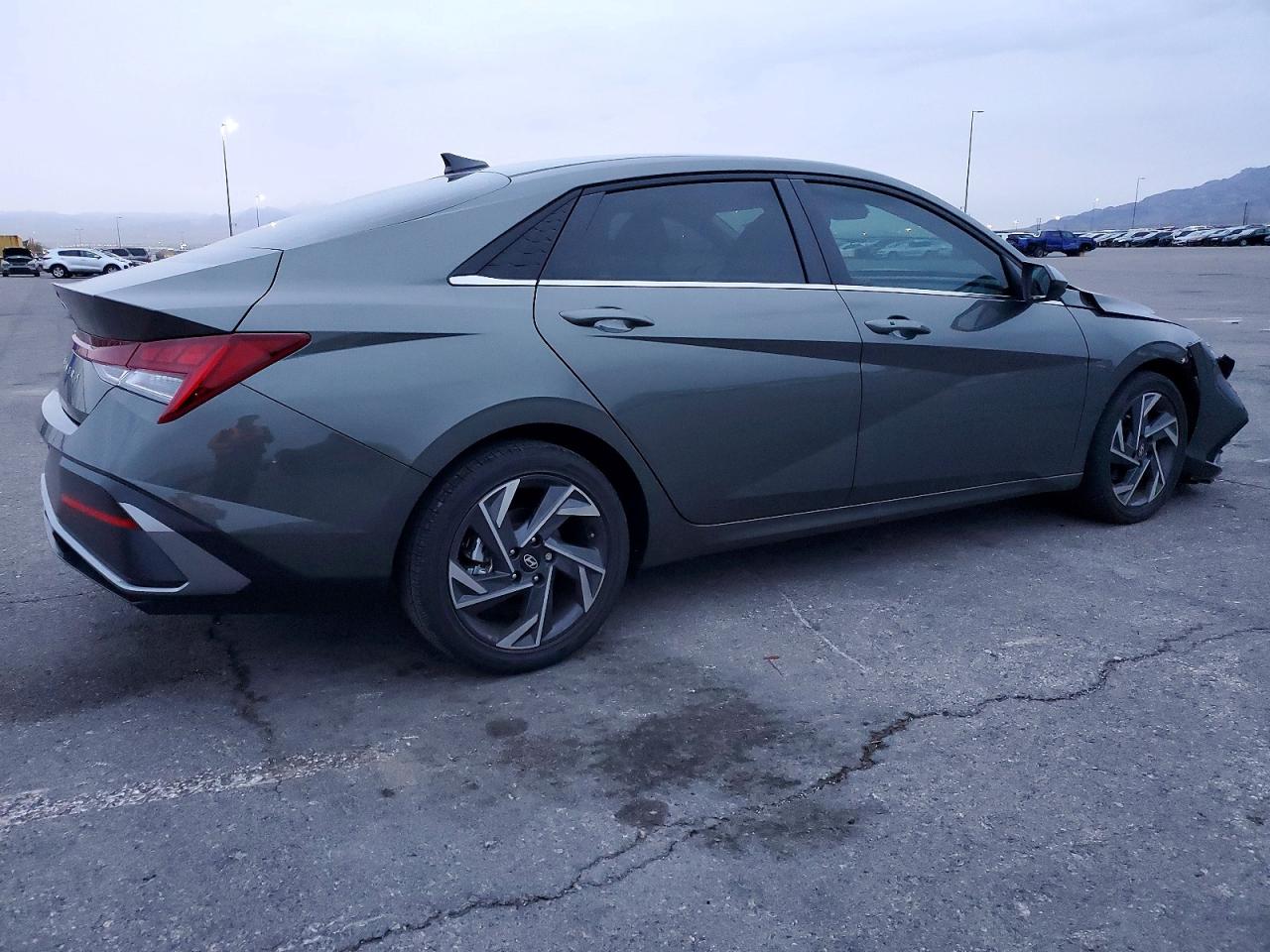 2025 HYUNDAI ELANTRA photo 3