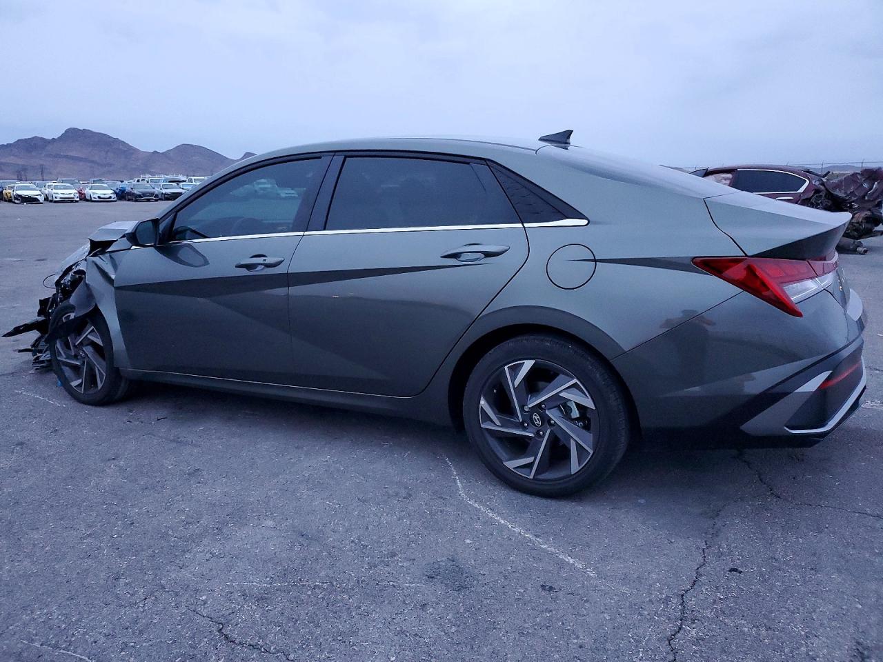 2025 HYUNDAI ELANTRA photo 2