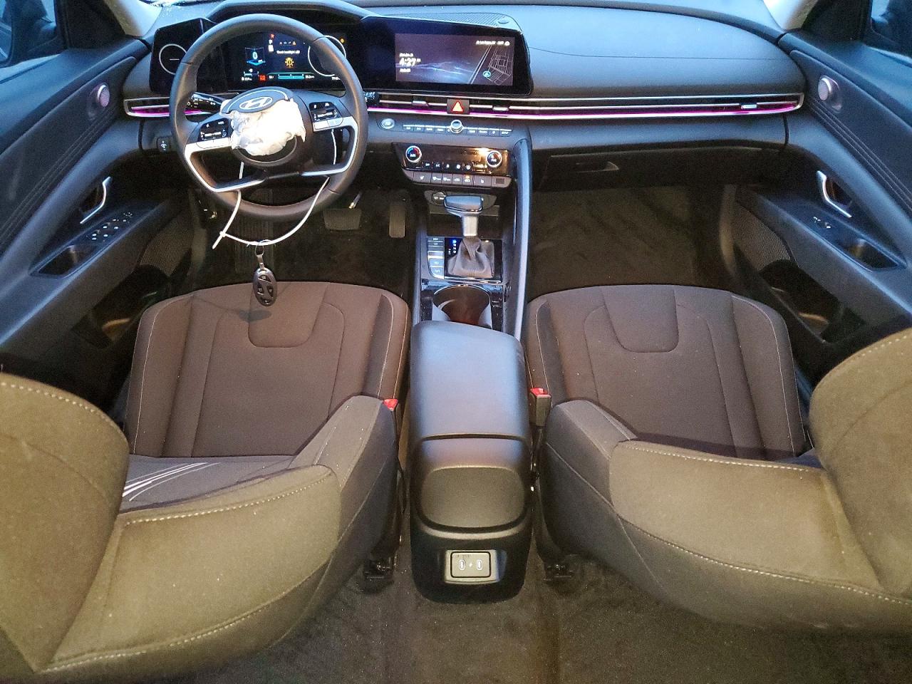 2025 HYUNDAI ELANTRA photo 8