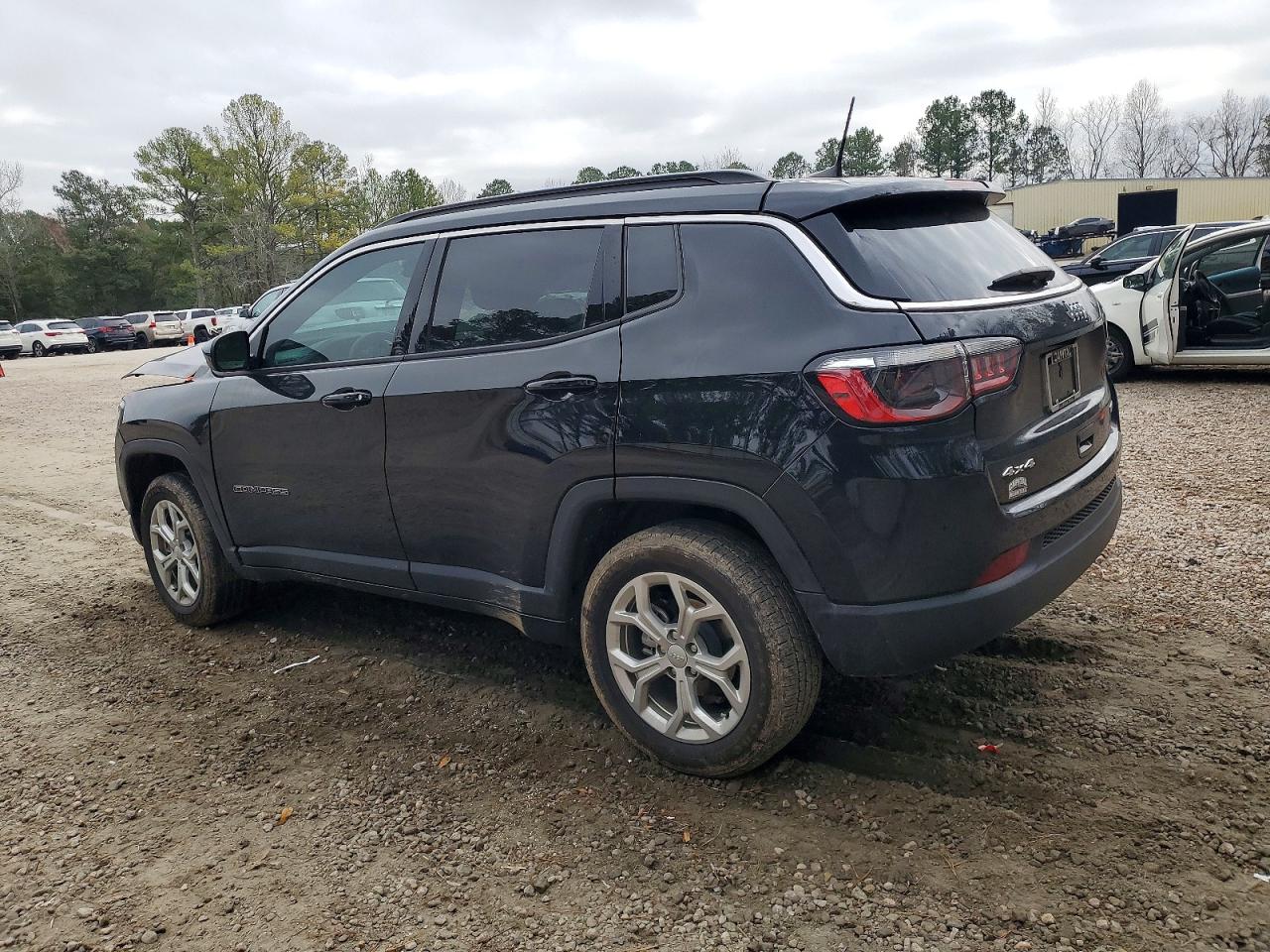 2024 JEEP COMPASS LATITUDE photo 2