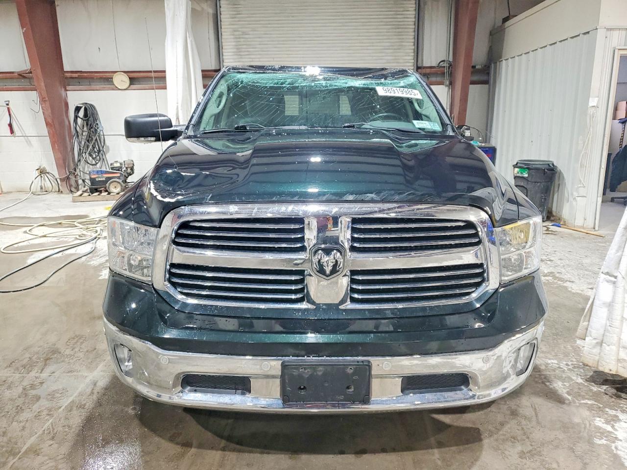 2015 RAM 1500 SLT photo 5