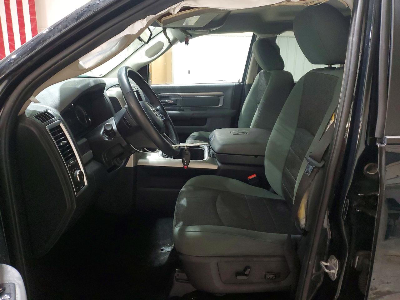 2015 RAM 1500 SLT photo 7